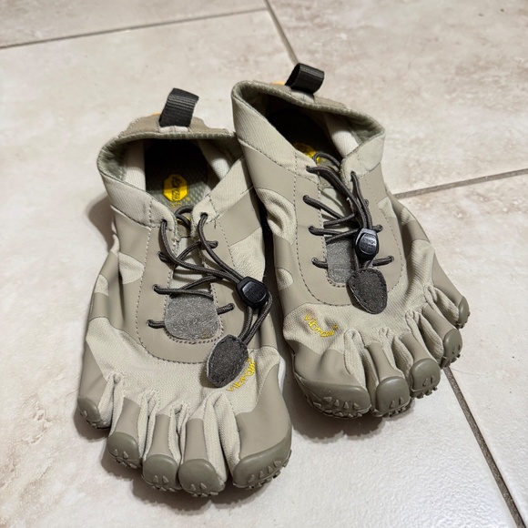 Vibram Five Fingers V-Alpha Women's Desert Sand Barefoot Shoes 37 - Picture 1 of 5